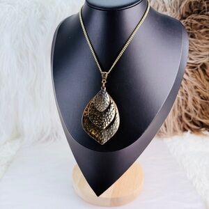 Vintage aged goldtone, hammered charm pendant necklace